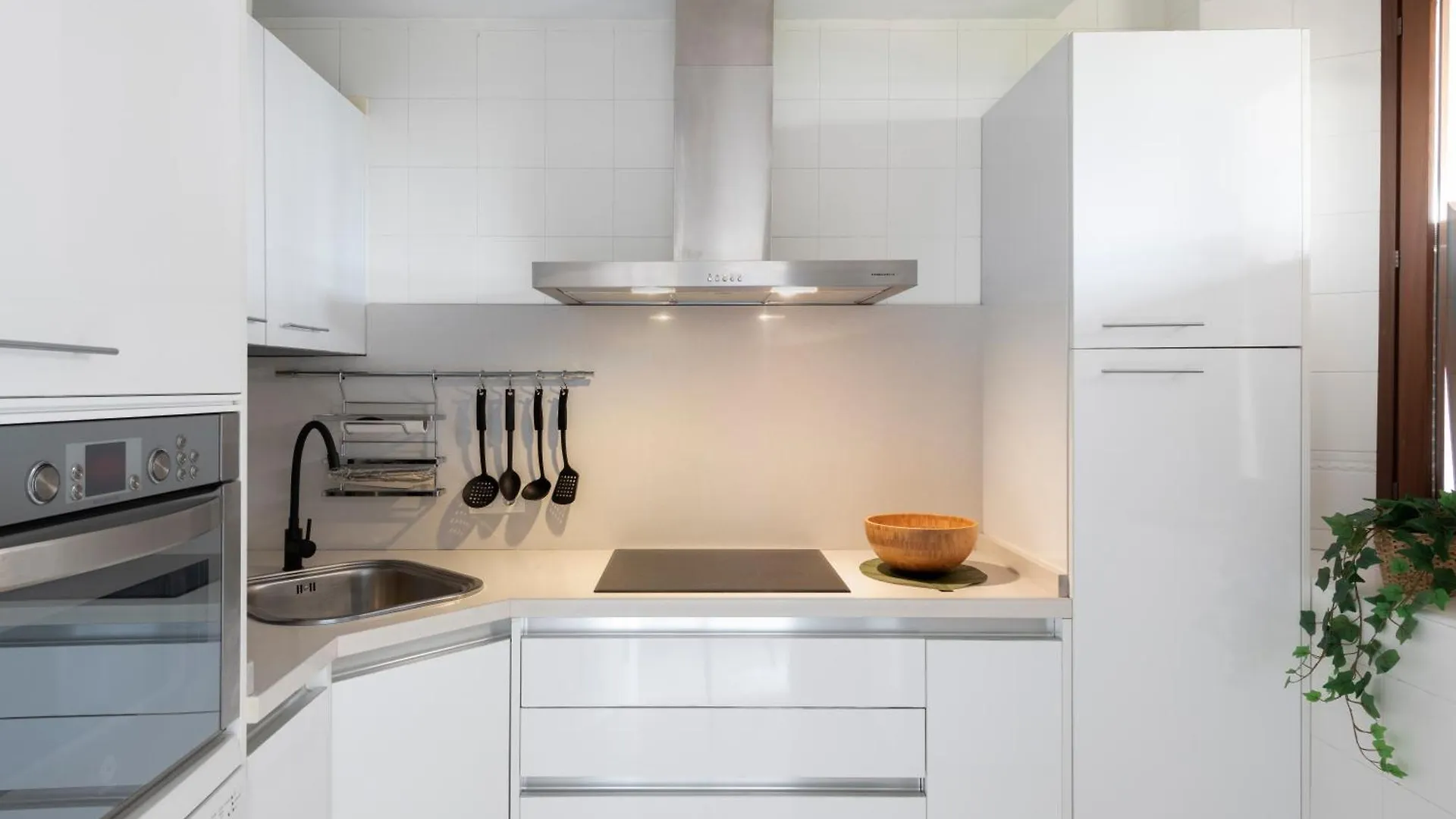 Magno Apartments San Laureano - Private Parking Included Séville